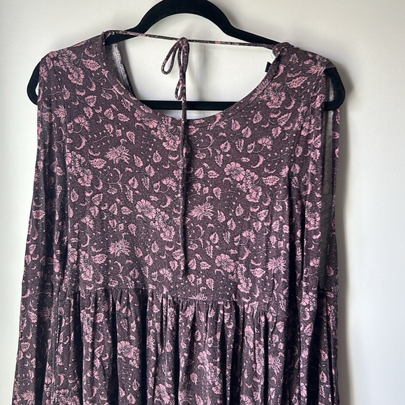 V-neck blouse - Picture 5 of 6